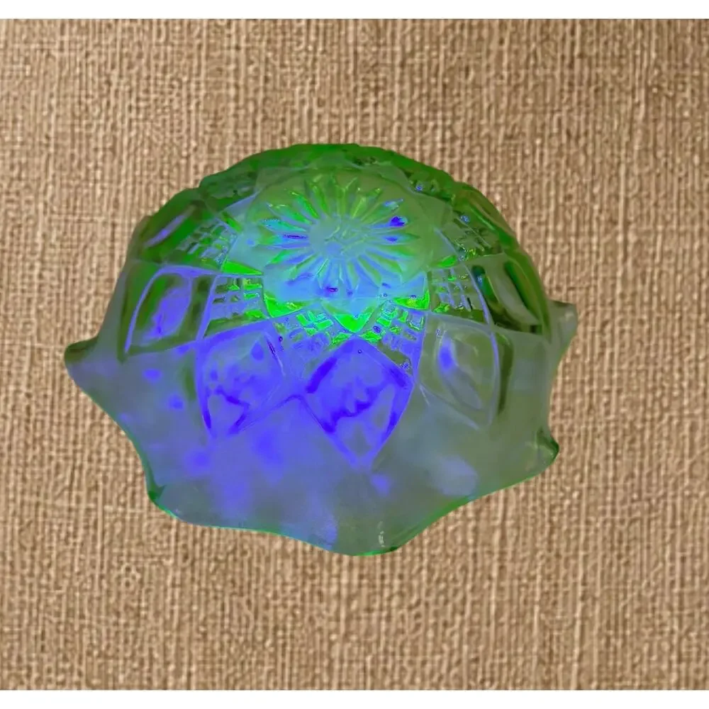 Hazel Atlas Diamond Arches #732 Uranium Glass Ruffled Berry Bowl Green 1929
